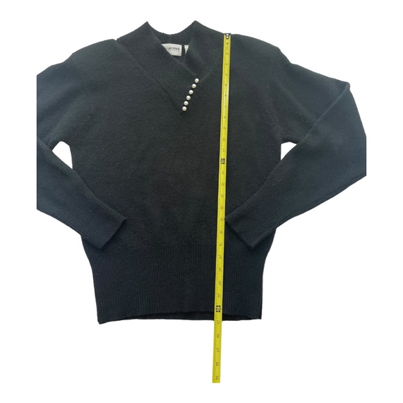 YarnWorks Women’s Sweater Size Medium Black Angora Vintage Blends Soft Warm - Picture 4 of 8